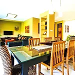 Villa Logan - Kuta - 5 Bedroom - 3 Bathroom Villa - Great Location
