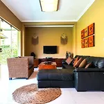 Villa Logan - Kuta - 5 Bedroom - 3 Bathroom Villa - Great Location