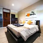 Villa Logan - Kuta - 5 Bedroom - 3 Bathroom Villa - Great Location